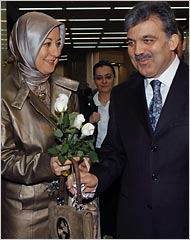 Isteri Kandidat Presiden Turki Sewa Konsultan Mode Hollywood
